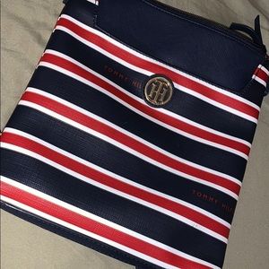 tommy hilifiger purse
